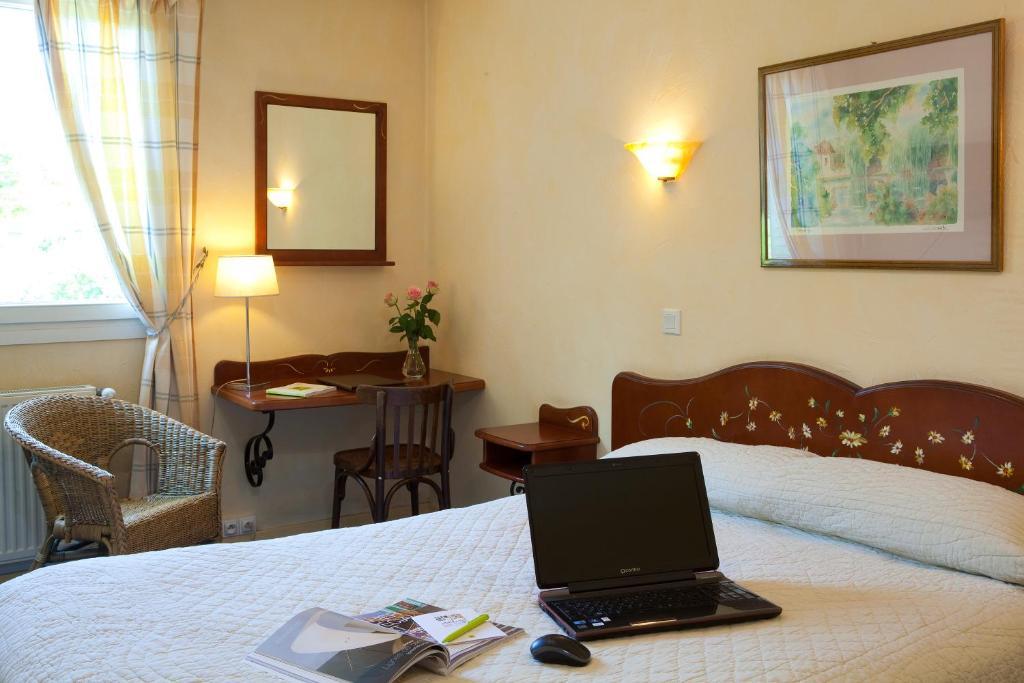 אקס-לה-באינס Logis Auberge Saint Simond חדר תמונה